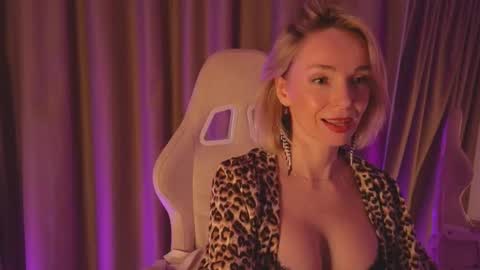 Snapshot of bubbling_crush chatting on February 25, 7:36 pm bubbling_crush online show from February 25, 7:36 pm