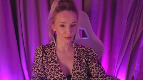 Snapshot of bubbling_crush chatting on February 28, 5:48 pm bubbling_crush online show from February 28, 5:48 pm