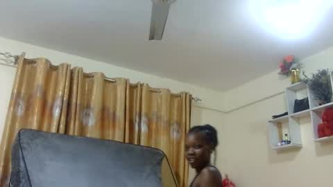 Snapshot of bubblyebony_01 chatting on June 8, 11:49 pm Lucy online show from June 8, 11:49 pm