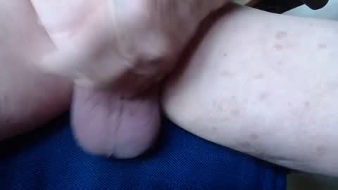 Snapshot of budddgardener chatting on December 2, 8:11 pm budddgardener online show from December 2, 8:11 pm