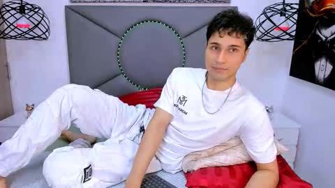 Snapshot of buddy_whitte chatting on February 14, 4:26 pm Buddy Whitte online show from February 14, 4:26 pm