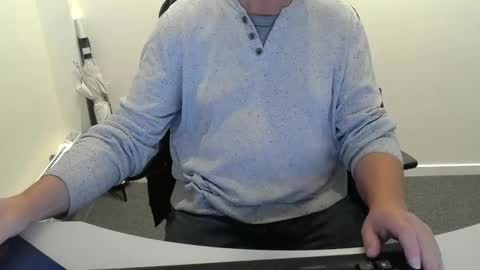 Snapshot of buggemann chatting on October 9, 3:37 am buggemann online show from October 9, 3:37 am