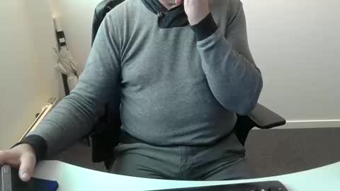 Snapshot of buggemann chatting on October 13, 7:19 am buggemann online show from October 13, 7:19 am