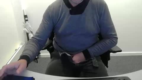 Snapshot of buggemann chatting on October 17, 3:53 am buggemann online show from October 17, 3:53 am