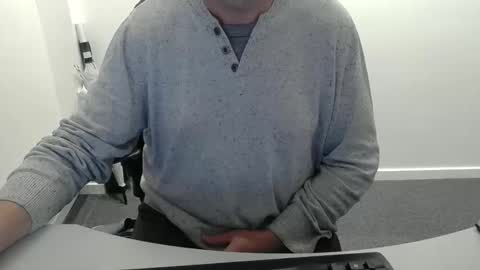 Snapshot of buggemann chatting on October 22, 2:45 am buggemann online show from October 22, 2:45 am