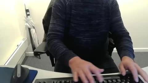 Snapshot of buggemann chatting on October 27, 3:54 am buggemann online show from October 27, 3:54 am