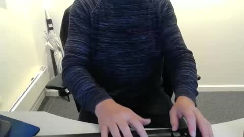 Snapshot of buggemann chatting on October 28, 4:27 am buggemann online show from October 28, 4:27 am