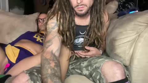 Snapshot of bugnbabs chatting on November 8, 4:12 am Yourtrippyhippy online show from November 8, 4:12 am