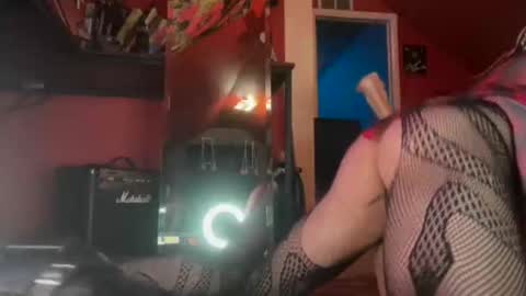 Snapshot of bugnbabs chatting on March 29, 3:06 am Yourtrippyhippy online show from March 29, 3:06 am