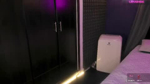 Snapshot of bull_vixen2001 chatting on September 17, 9:44 am Bunny and The Rock online show from September 17, 9:44 am