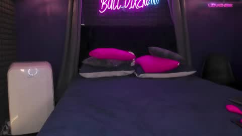 Snapshot of bull_vixen2001 chatting on October 15, 12:11 am Bunny and The Rock online show from October 15, 12:11 am