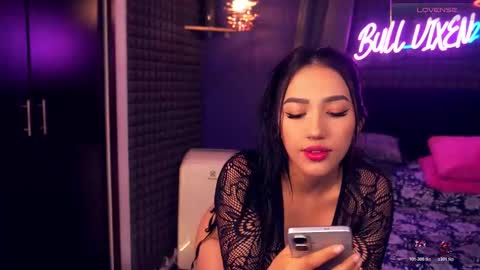 Snapshot of bull_vixen2001 chatting on November 16, 9:48 am Bunny and The Rock online show from November 16, 9:48 am