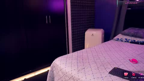 Snapshot of bull_vixen2001 chatting on December 3, 11:47 pm Bunny and The Rock online show from December 3, 11:47 pm