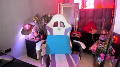 Snapshot of bulmasweetyose chatting on August 7, 7:27 pm bulmasweetyose mommy submissive control milf lovense online show from August 7, 7:27 pm