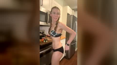 Bumblebee Bat Girl athletic fit smalltits skinny natural online show from July 12, 5:04 pm
