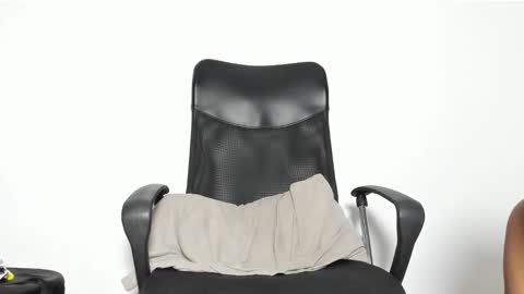 Snapshot of bunniies_ chatting on December 14, 10:47 pm online show from December 14, 10:47 pm