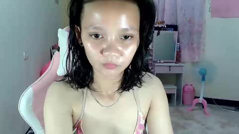 Snapshot of bunny_flower18 chatting on February 25, 2:22 pm bunny_flower18 online show from February 25, 2:22 pm