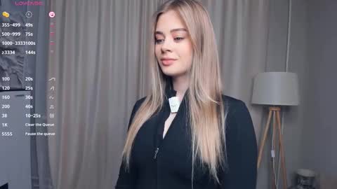 Snapshot of bunny_hope chatting on December 21, 6:31 am Theya online show from December 21, 6:31 am