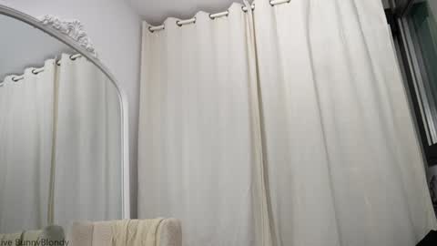 Anaiz   online show from October 16, 8:37 am