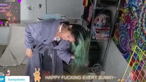 Snapshot of bunnycheekz chatting on November 23, 8:03 am Tokki bunny online show from November 23, 8:03 am