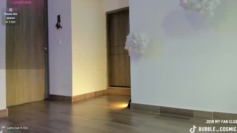 Snapshot of burbuja_cosmic chatting on March 19, 8:46 pm Im Val Welcome to my room My instagram Bubble cosmic online show from March 19, 8:46 pm