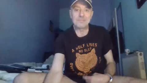 burnleyguy1977 online show from April 15, 2:51 am