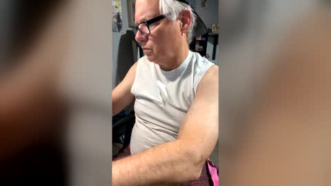 Snapshot of busterhyman22 chatting on May 13, 4:15 pm busterhyman22 online show from May 13, 4:15 pm
