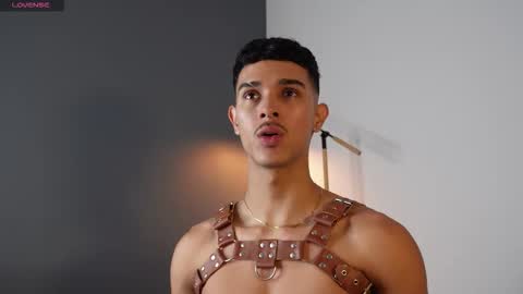 Buster independent model online show from October 16, 4:30 pm