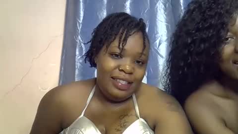 Snapshot of busty_garlie chatting on February 17, 1:02 am Jojo online show from February 17, 1:02 am