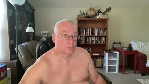 bustyballs100 online show from September 26, 1:59 pm