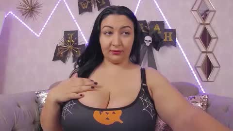 Snapshot of bustyeva_ chatting on October 27, 4:27 am      online between 6AM and 2PM EET almost everyday. online show from October 27, 4:27 am