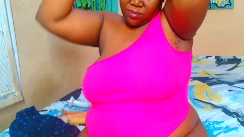 BUSTYQUEENB online show from March 24, 5:56 am