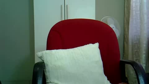 bustytessa37 online show from January 28, 5:43 am