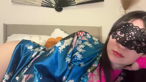 busy_bee69 online show from February 13, 4:19 am