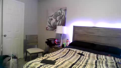 busybee83 online show from October 5, 2:10 am