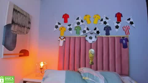 Snapshot of butterflydoll_ chatting on June 24, 6:29 pm butterflydoll_ online show from June 24, 6:29 pm
