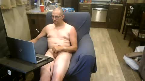 Snapshot of buttnaked4u1 chatting on August 1, 8:52 pm buttnaked4u1 online show from August 1, 8:52 pm