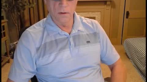 Snapshot of buttnakedfun954737 chatting on December 14, 11:04 am Miles online show from December 14, 11:04 am