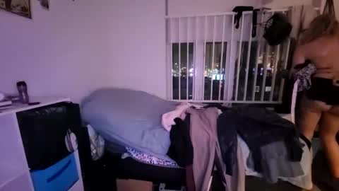 Snapshot of buttsluttwhore chatting on December 28, 2:32 pm HannahWreckshin online show from December 28, 2:32 pm