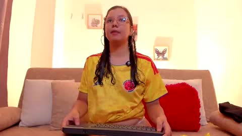 Snapshot of buunny_bella chatting on June 18, 3:18 am BUNNY BELLA online show from June 18, 3:18 am
