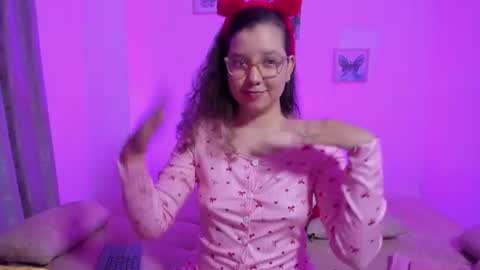 Snapshot of buunny_bella chatting on August 2, 3:27 am BUNNY BELLA online show from August 2, 3:27 am