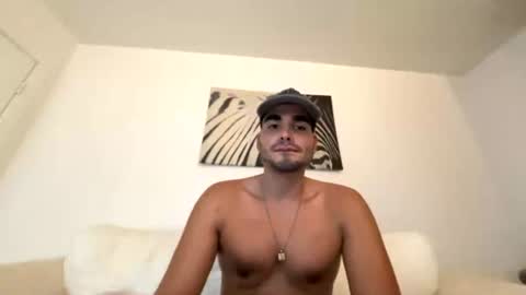 Snapshot of byronking22 chatting on August 5, 2:36 am byronkking23 online show from August 5, 2:36 am