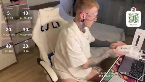 Snapshot of c10h15on chatting on February 13, 4:41 am c10h15on online show from February 13, 4:41 am