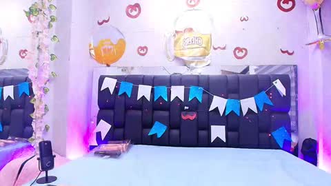 Snapshot of c_fox_ chatting on September 27, 3:11 am Carolina online show from September 27, 3:11 am