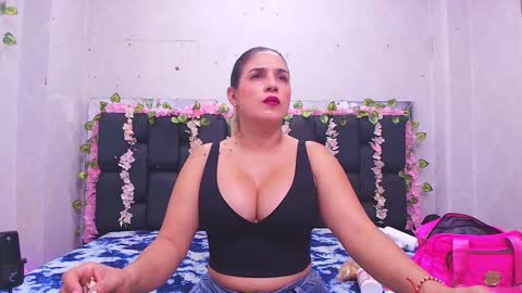 Snapshot of c_fox_ chatting on October 8, 3:04 am Carolina online show from October 8, 3:04 am