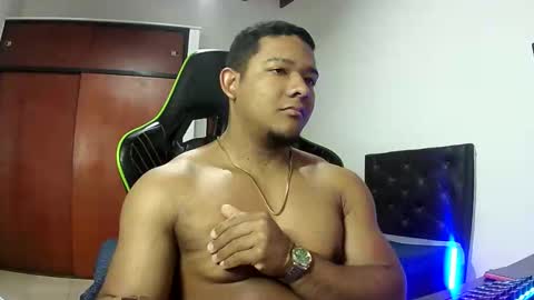 Snapshot of caballerozodi chatting on December 1, 2:22 pm caballerozodi online show from December 1, 2:22 pm