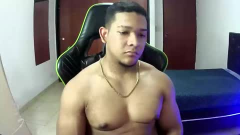 Snapshot of caballerozodi chatting on December 14, 10:25 pm caballerozodi online show from December 14, 10:25 pm