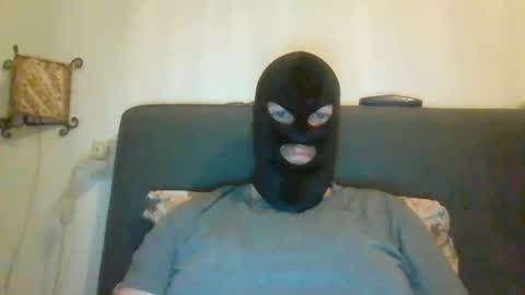 Snapshot of cagegag31 chatting on April 2, 8:01 am cagegag31 online show from April 2, 8:01 am