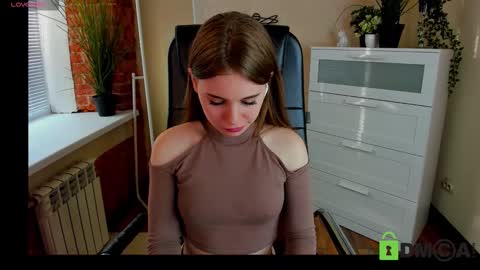 Snapshot of caitlin_c chatting on October 12, 7:29 am caitlin_c online show from October 12, 7:29 am