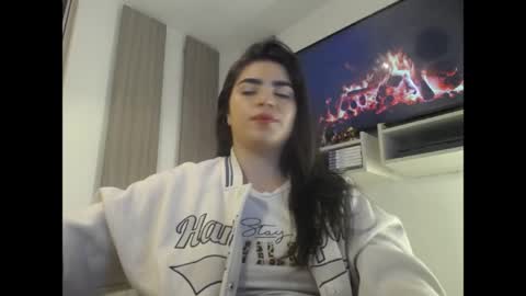caitlingomez0 online show from May 5, 11:07 am